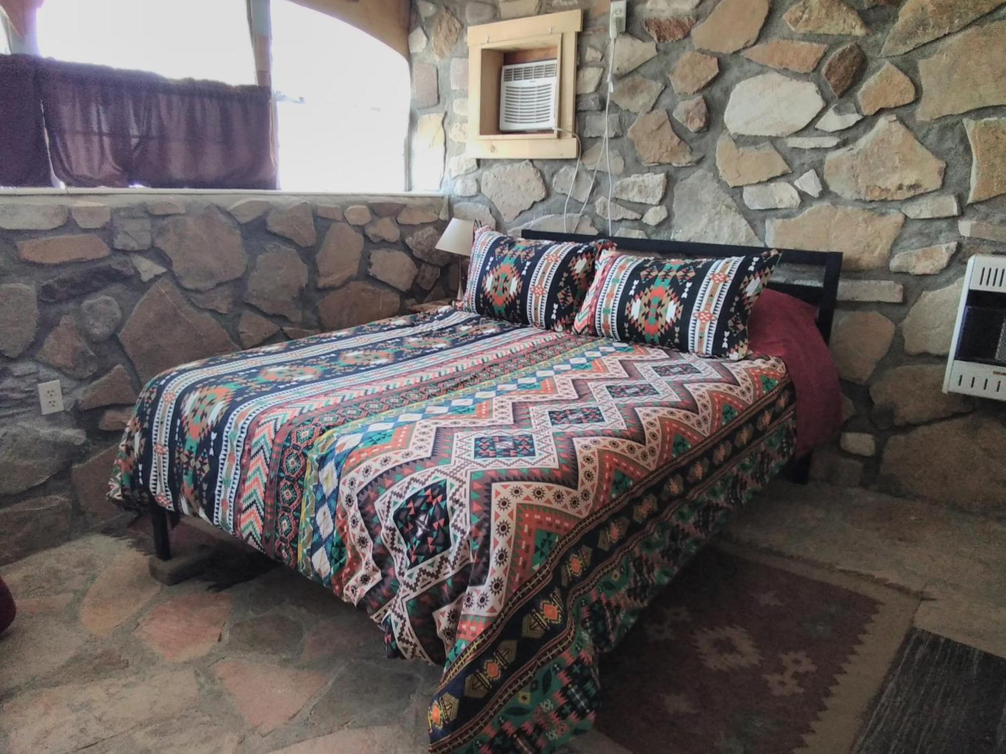 La Loma Del Chivo Llc Stone Cottage Alternative Building Marathon Cameră foto